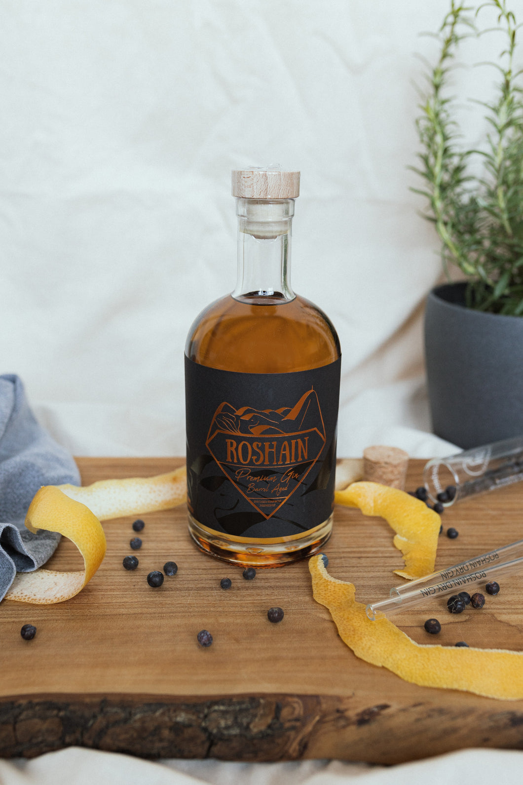 Premium Gin Barrel Aged von Roshain - „Amarone Edition“